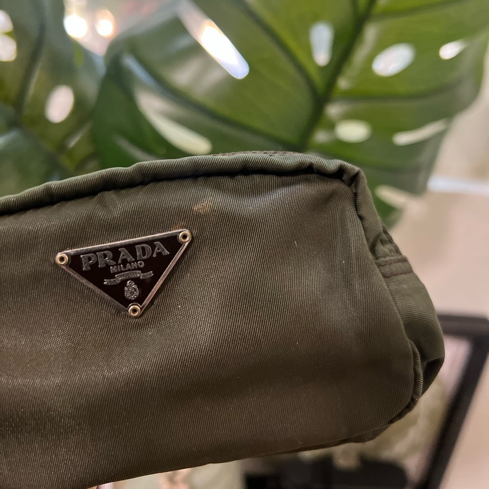 •PRICE FIRM•AUTHENTIC PRADA Small Nylon Pouch - Picture 2 of 7